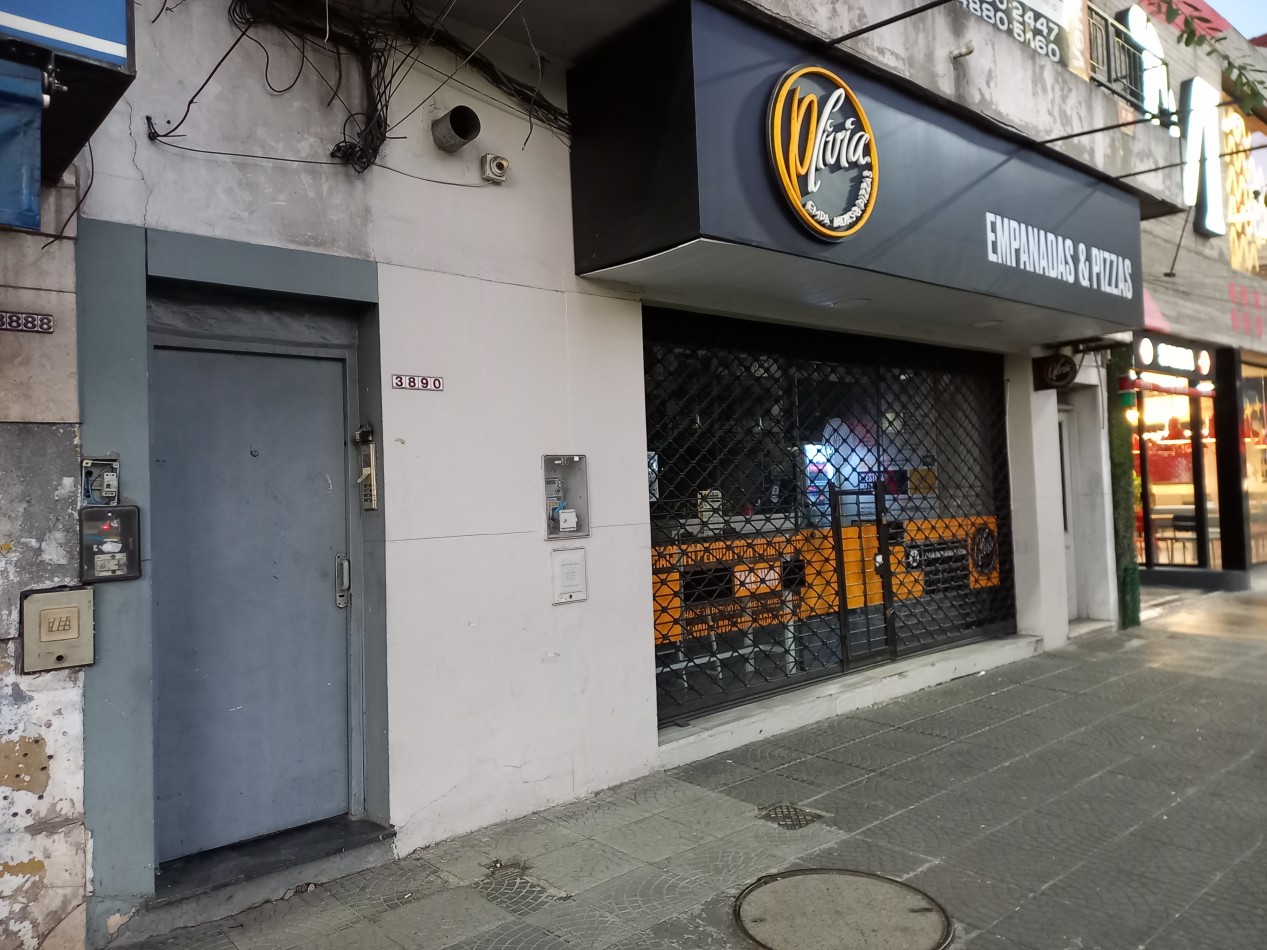 PH EN VENTA DE 3 AMBIENTES A PASOS DE LANUSITA
