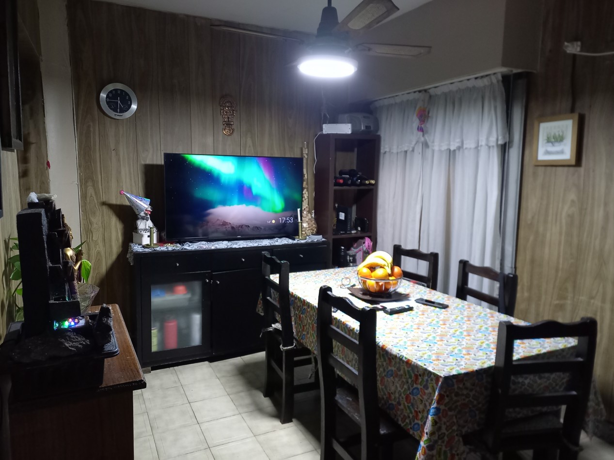 PH EN VENTA DE 3 AMBIENTES A PASOS DE LANUSITA