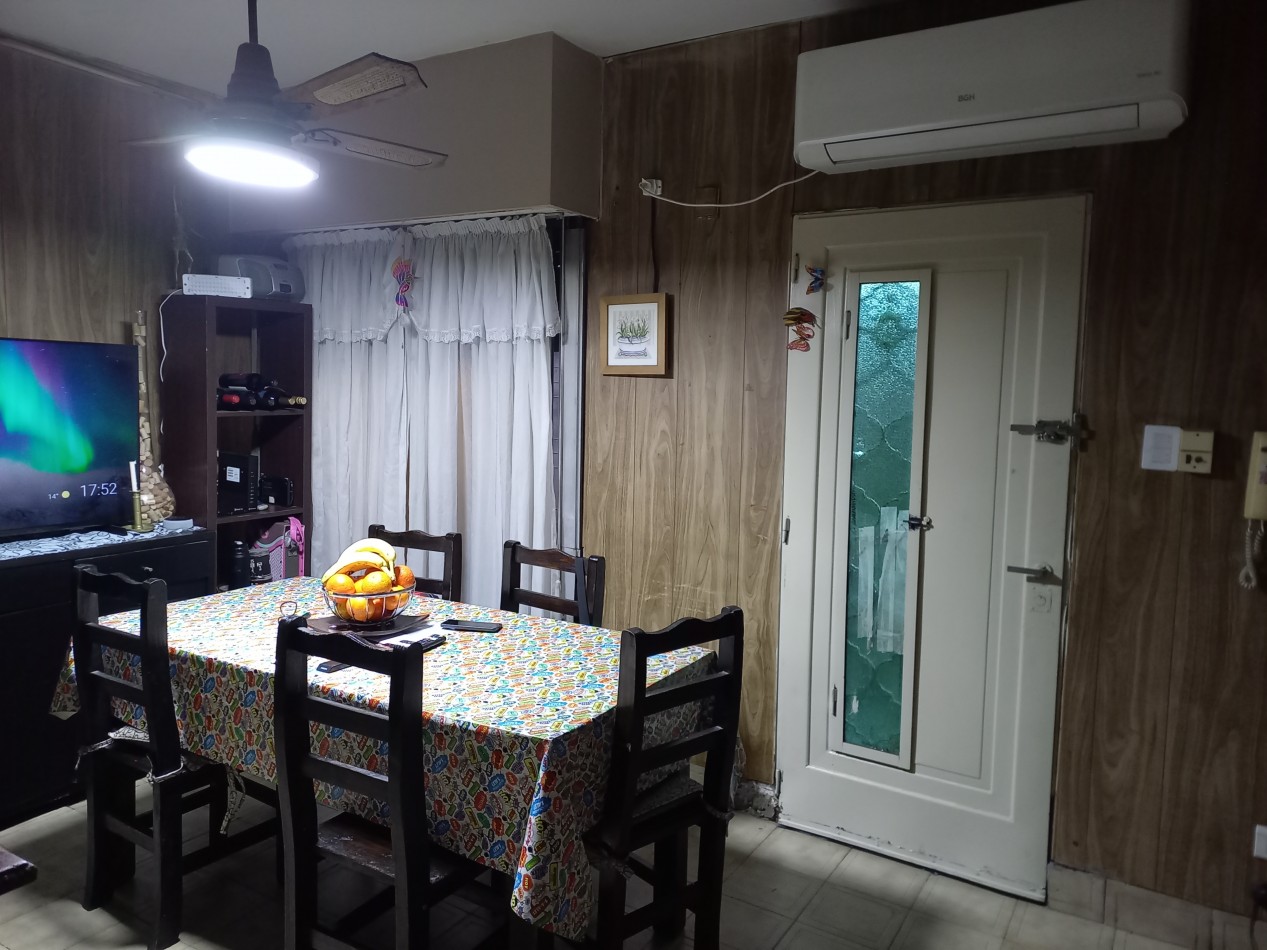 PH EN VENTA DE 3 AMBIENTES A PASOS DE LANUSITA