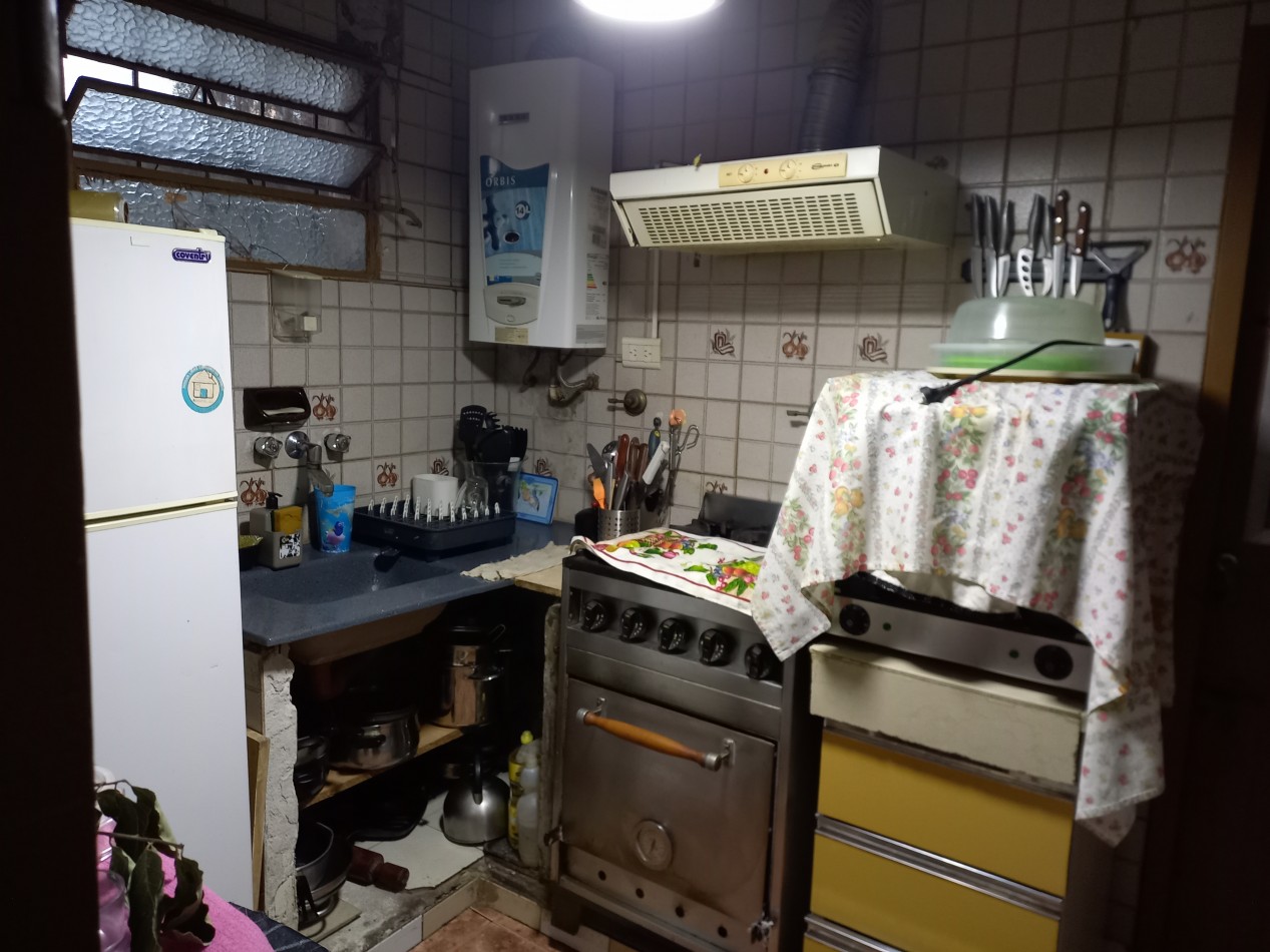 PH EN VENTA DE 3 AMBIENTES A PASOS DE LANUSITA