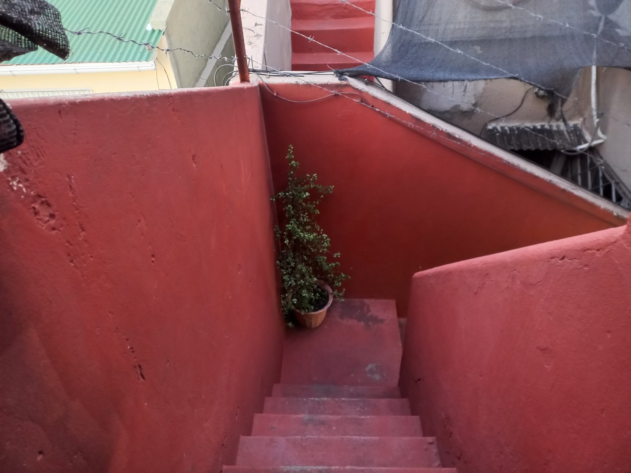 PH EN VENTA DE 3 AMBIENTES A PASOS DE LANUSITA