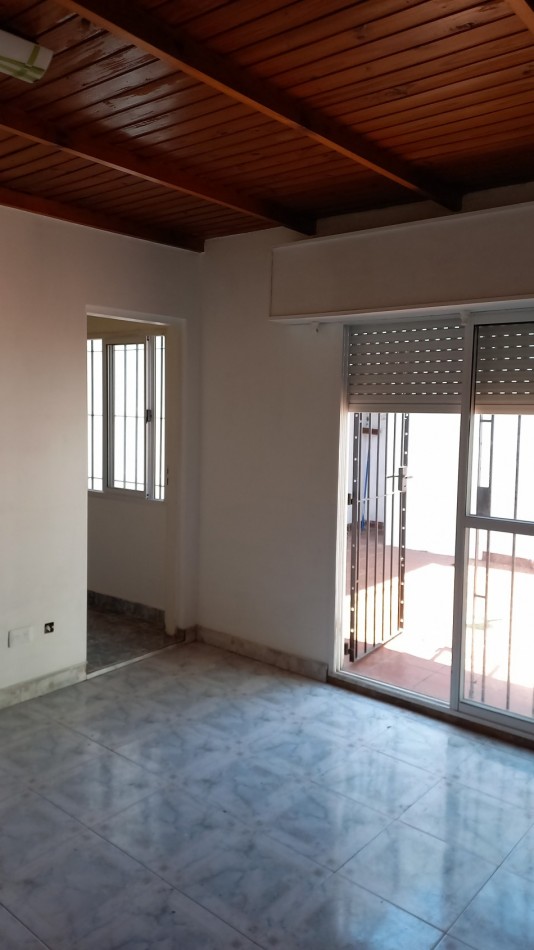 P.H. 3 AMB. CON PATIO Y TERRAZA EN VENTA LANUS OESTE. APTO CREDITO BANCARIO