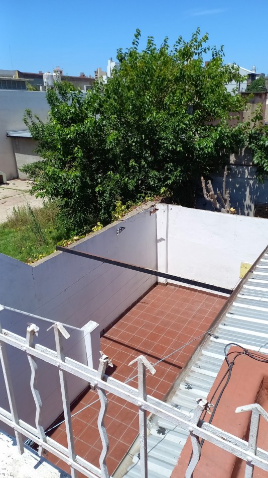 P.H. 3 AMB. CON PATIO Y TERRAZA EN VENTA LANUS OESTE. APTO CREDITO BANCARIO