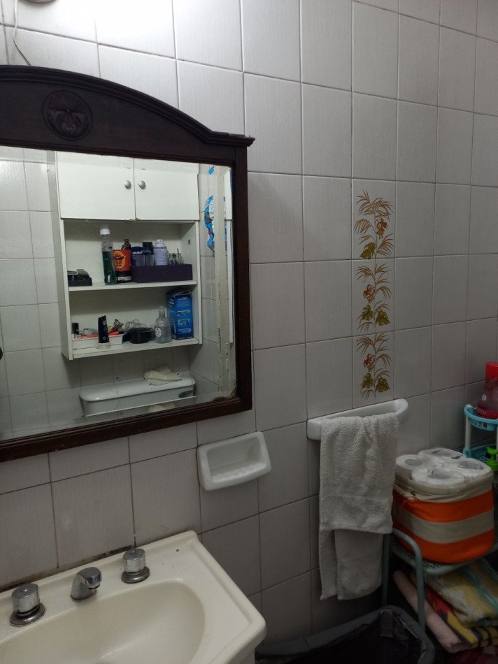 PH EN VENTA DE 3 AMBIENTES A PASOS DE LANUSITA