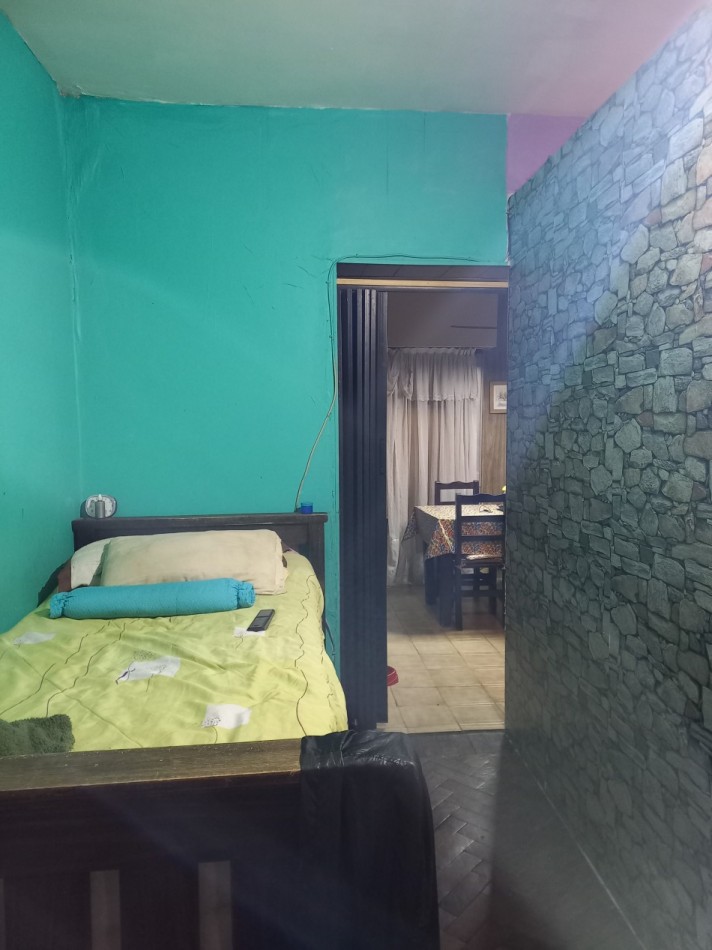 PH EN VENTA DE 3 AMBIENTES A PASOS DE LANUSITA
